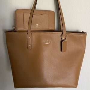 Coach purse with wallet